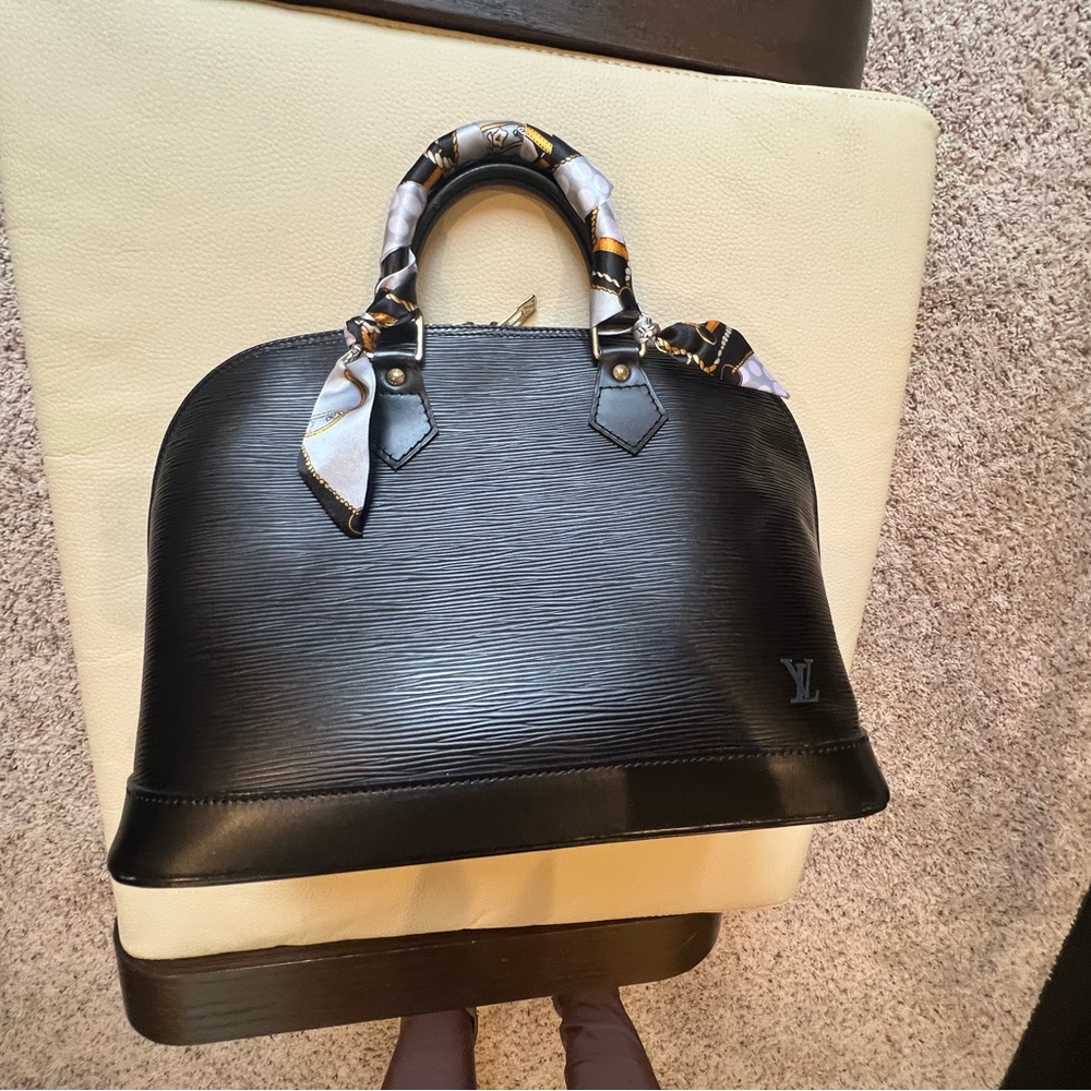 ❌SOLD❌ Louis Vuitton Alma MM black Epi leather